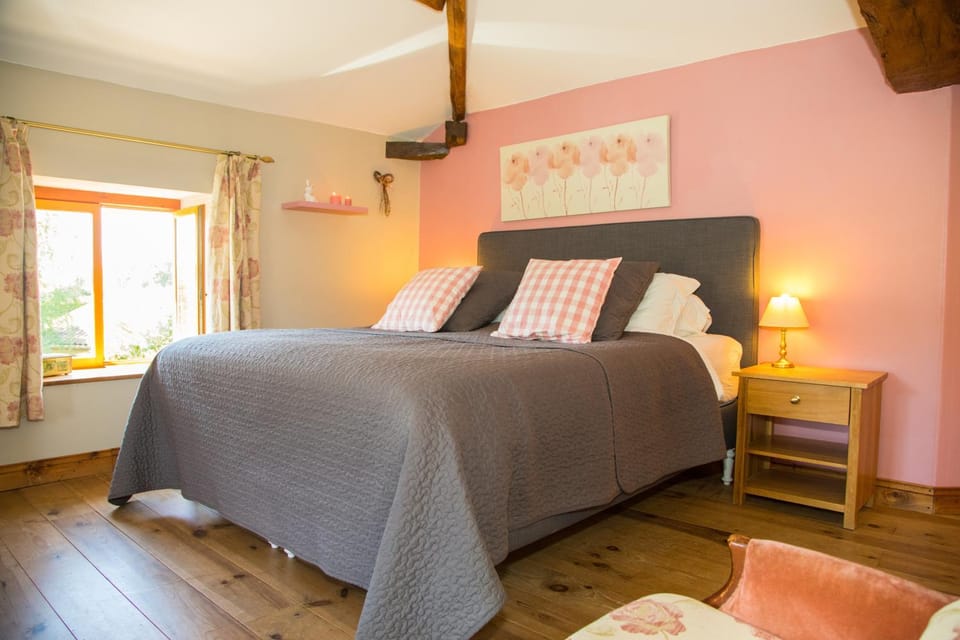 Bed, Photo of the whole room