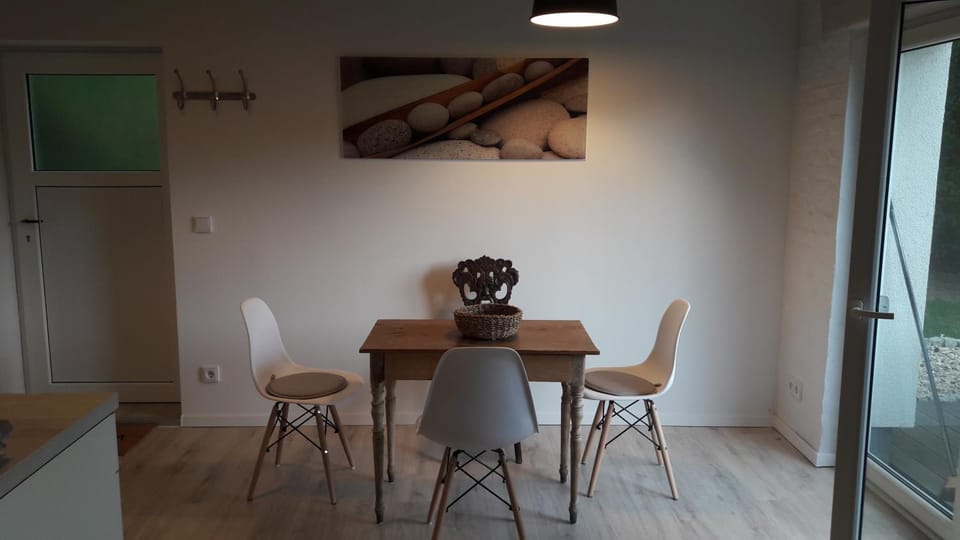 Photo of the whole room, Dining area