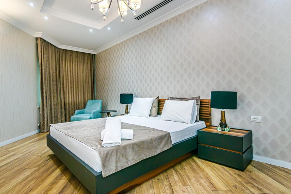 Bed, Bedroom, towels