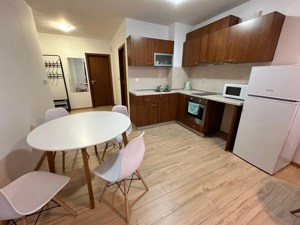 Dining area, minibar, pet friendly, stove, kitchen