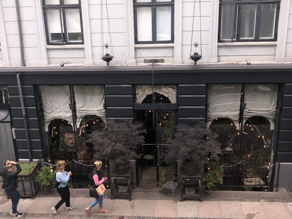 Facade/entrance