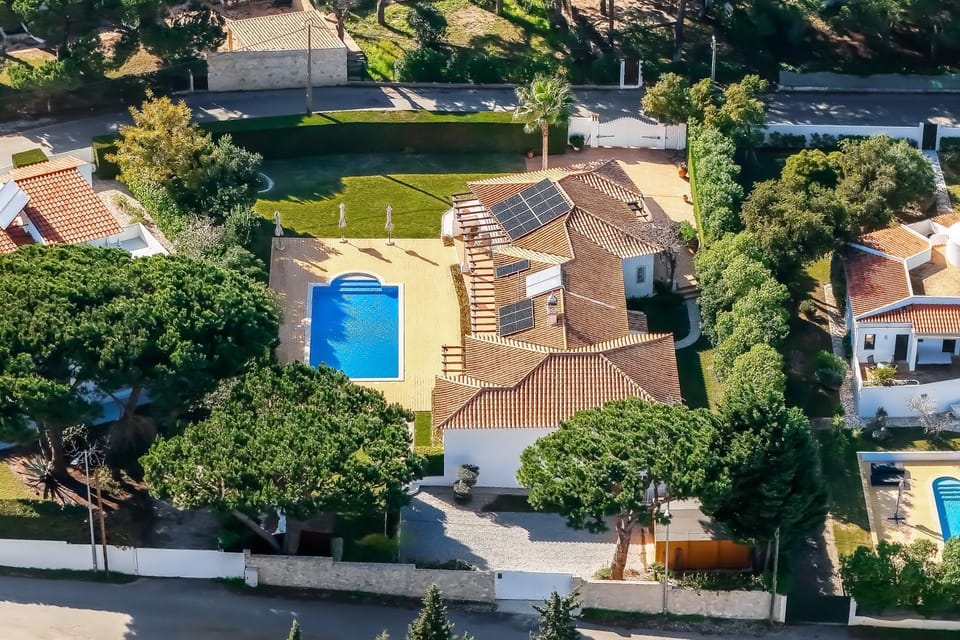 Property building, Bird's eye view, Swimming pool