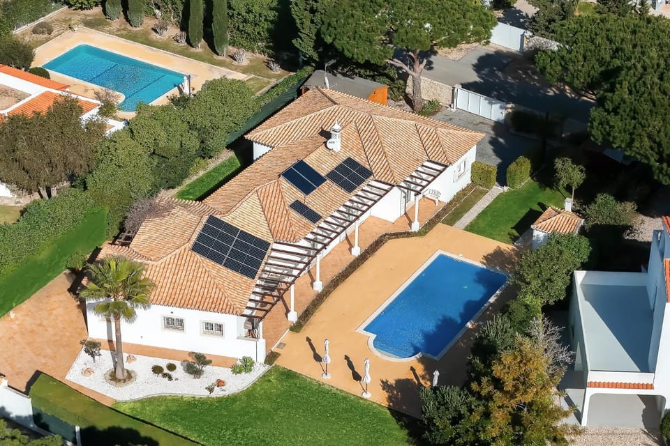 Bird's eye view, Swimming pool