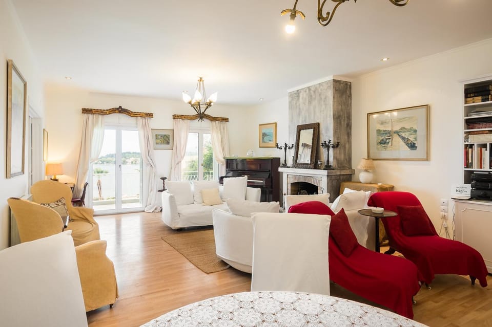 Library, View (from property/room), Living room, Photo of the whole room, Seating area, Dining area, Garden view, Sea view