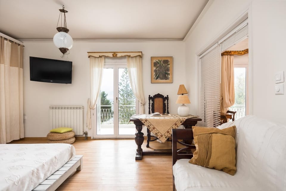Bed, Bedroom, Garden view, Sea view