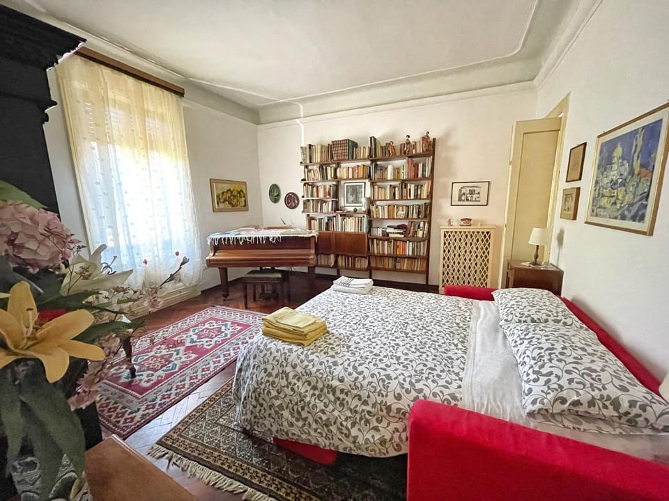 Library, Photo of the whole room, Bedroom