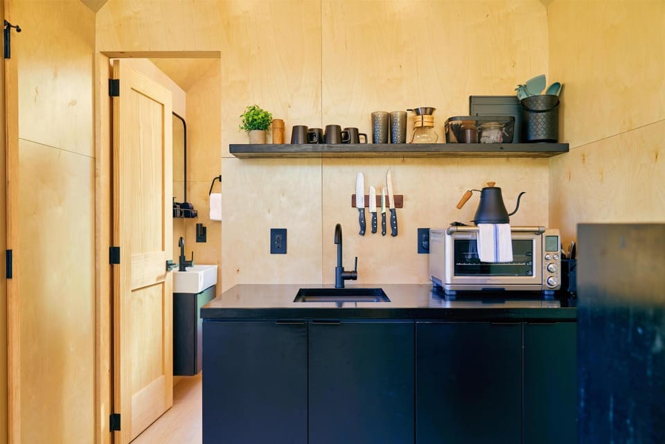 Kitchen or kitchenette