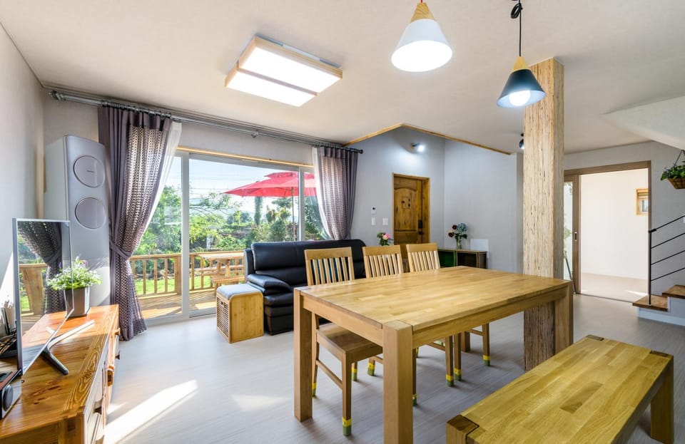 Living room, Dining area