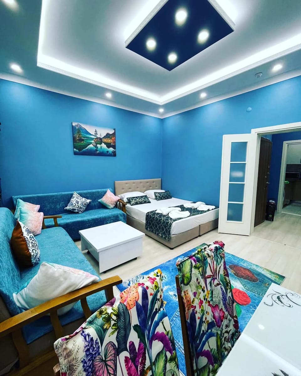 Bed, TV and multimedia, Living room, Photo of the whole room, Seating area, Bedroom