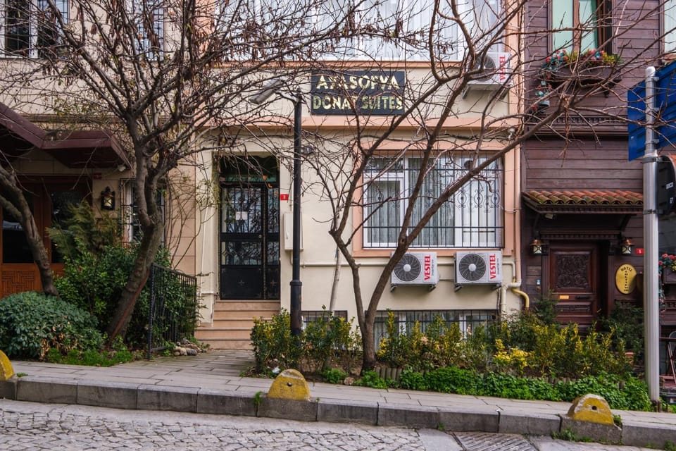 Property building, Facade/entrance, Day