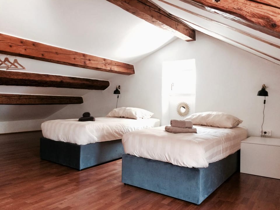 Bed, Photo of the whole room