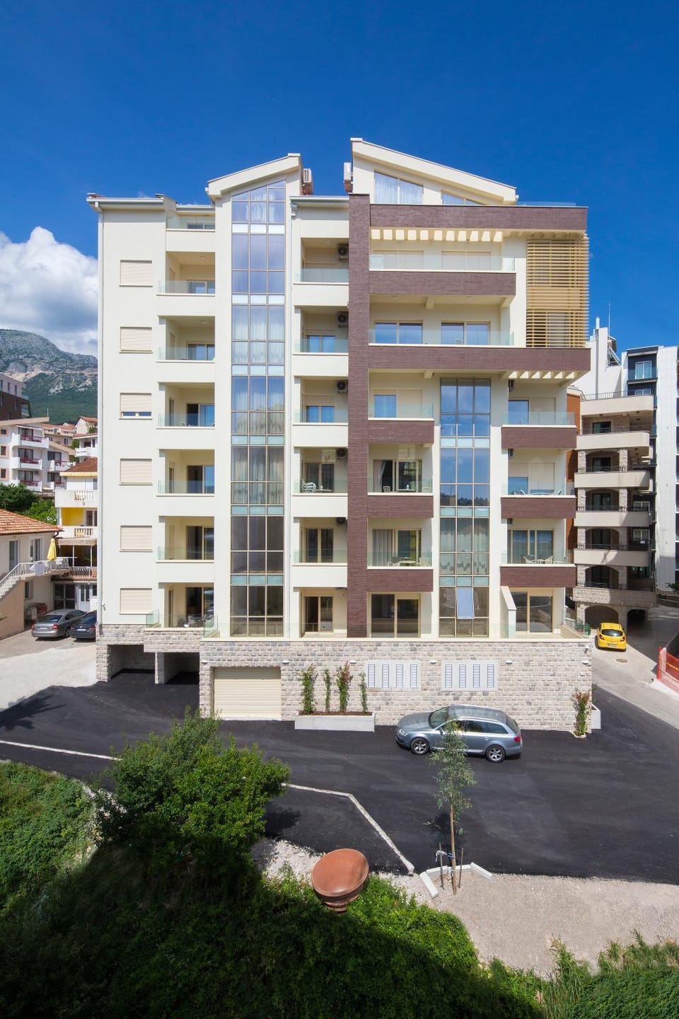 Property building, Facade/entrance