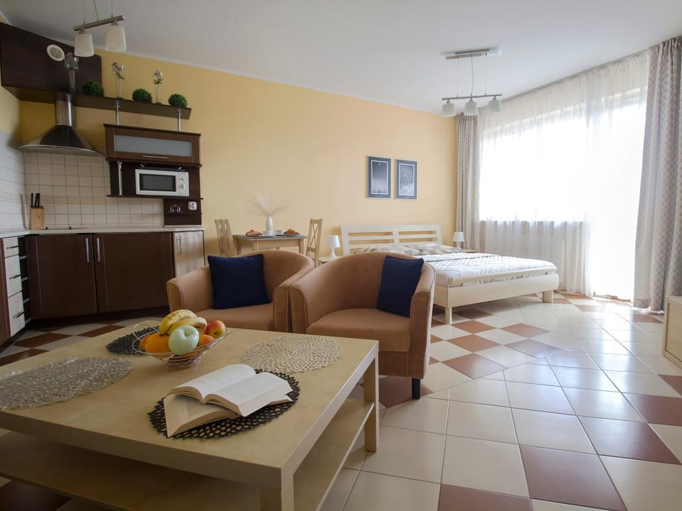 Bed, Kitchen or kitchenette, Living room, Photo of the whole room, Seating area