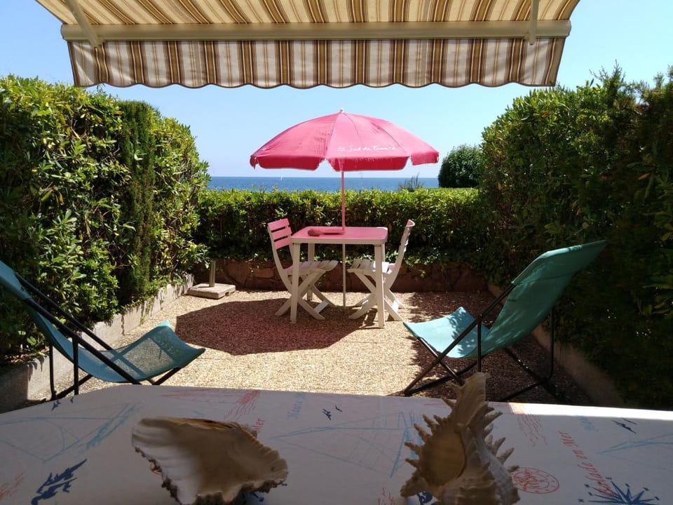 studio pieds dans l'eau Apartment in Saint-Raphael
