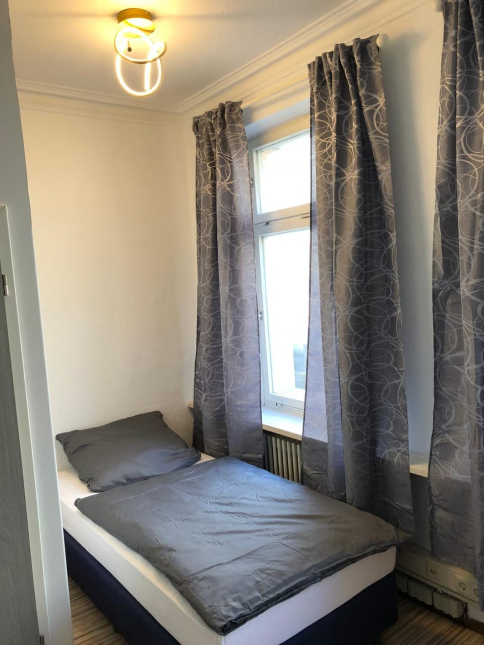 Photo of the whole room, Decorative detail, City view, Street view