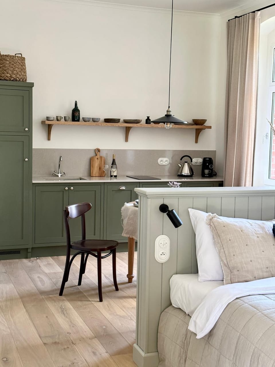 Kitchen or kitchenette, Dining area, Bedroom