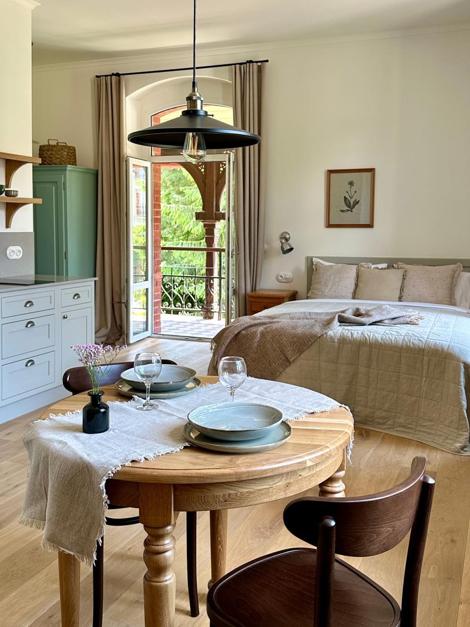 Balcony/Terrace, Kitchen or kitchenette, Photo of the whole room, Dining area