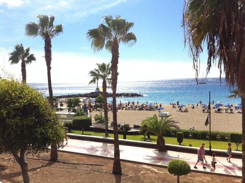 Nearby landmark, Off site, Natural landscape, Beach, Shopping Area