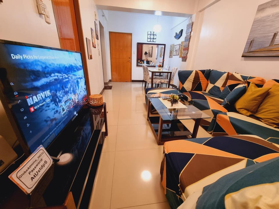 Communal lounge/ TV room, TV and multimedia, Living room, Evening entertainment