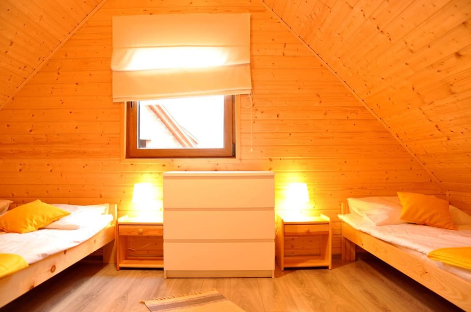 Bed, Photo of the whole room, Seating area, Bedroom