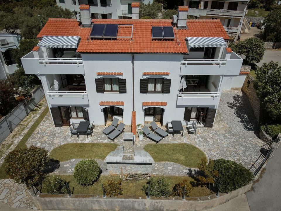 Property building, Bird's eye view, Garden, Balcony/Terrace