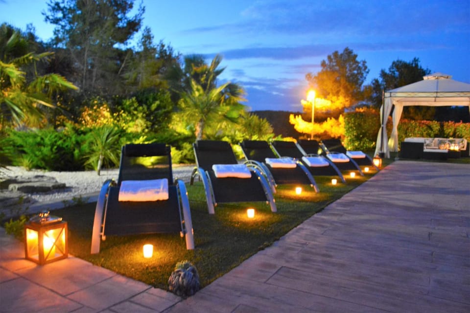Off site, Garden, Swimming pool, Swimming pool