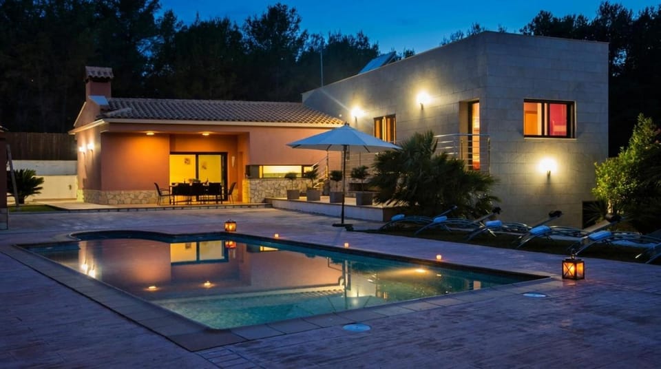 Villa Sitges La Calma 10 minutes drive Sitges 2 minutes walk Garraf Park AC Villa in Garraf