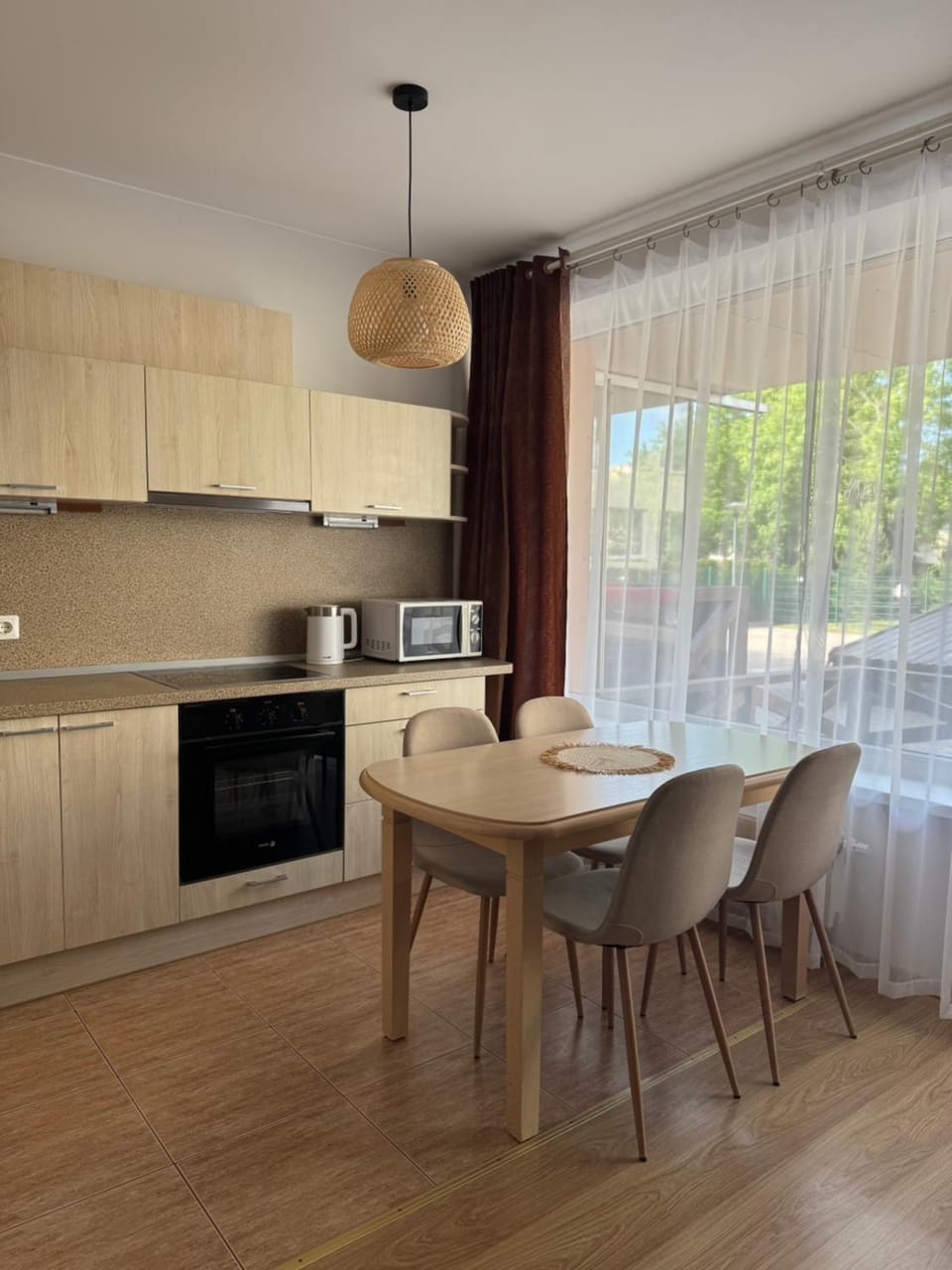 Kitchen or kitchenette, Dining area, stove