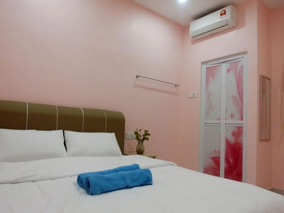 Bathroom, Photo of the whole room, Bedroom