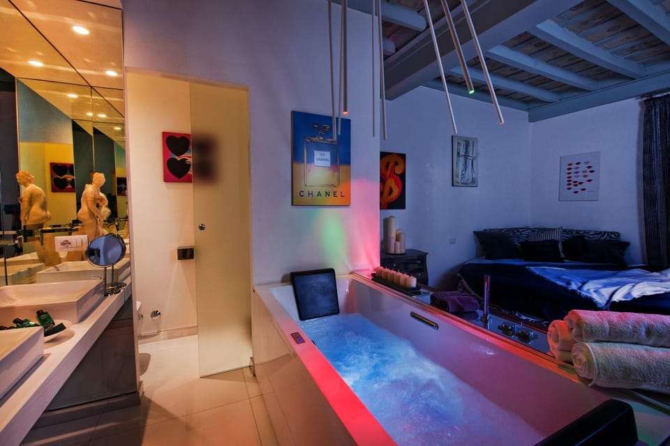 Bed, Spa and wellness centre/facilities, Photo of the whole room, Decorative detail, Bedroom, Food