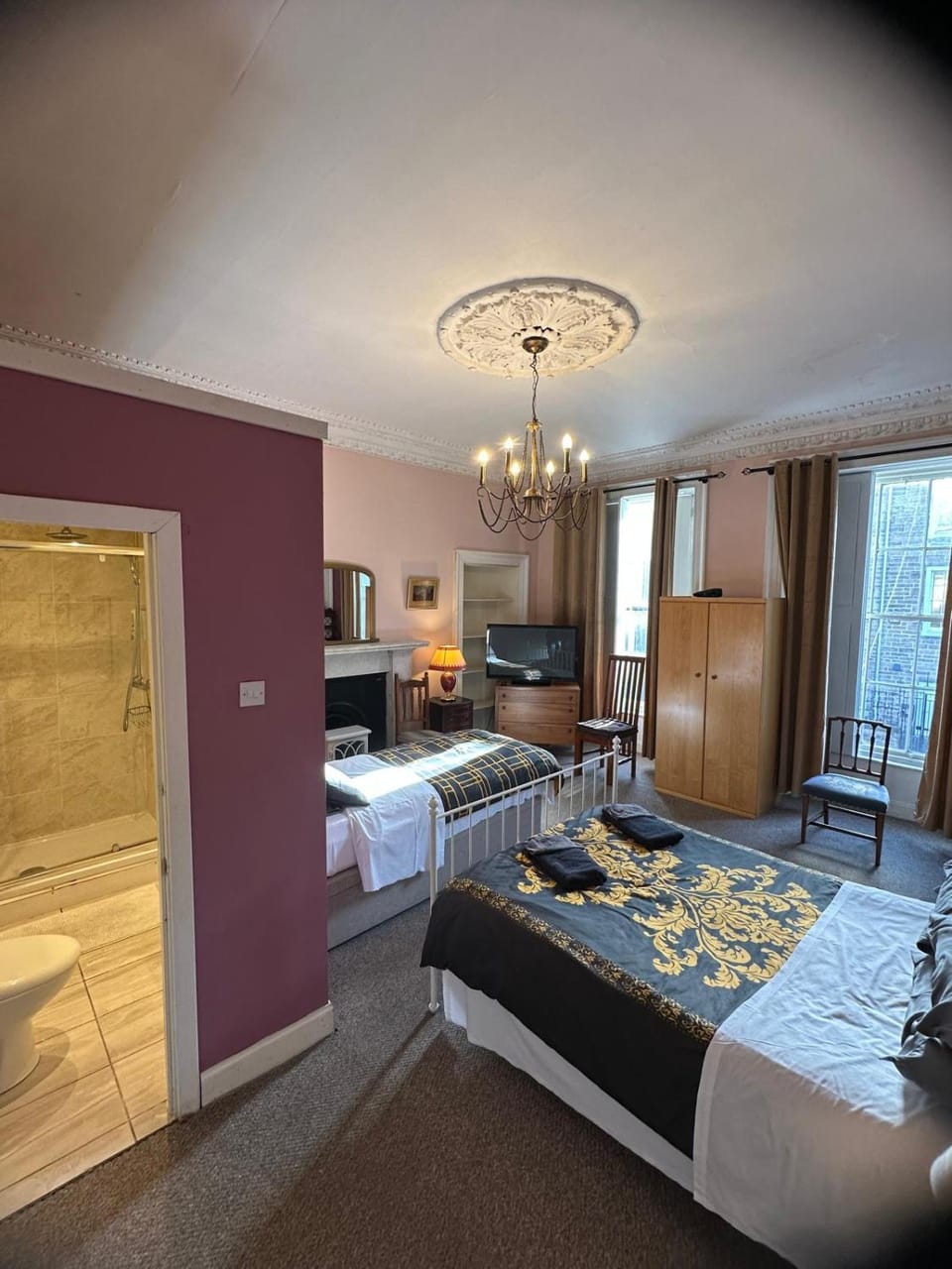 IVY- Braveheart Guest House Bed and Breakfast in Edinburgh