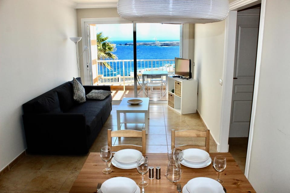 TV and multimedia, Living room, Dining area, Pool view, Sea view