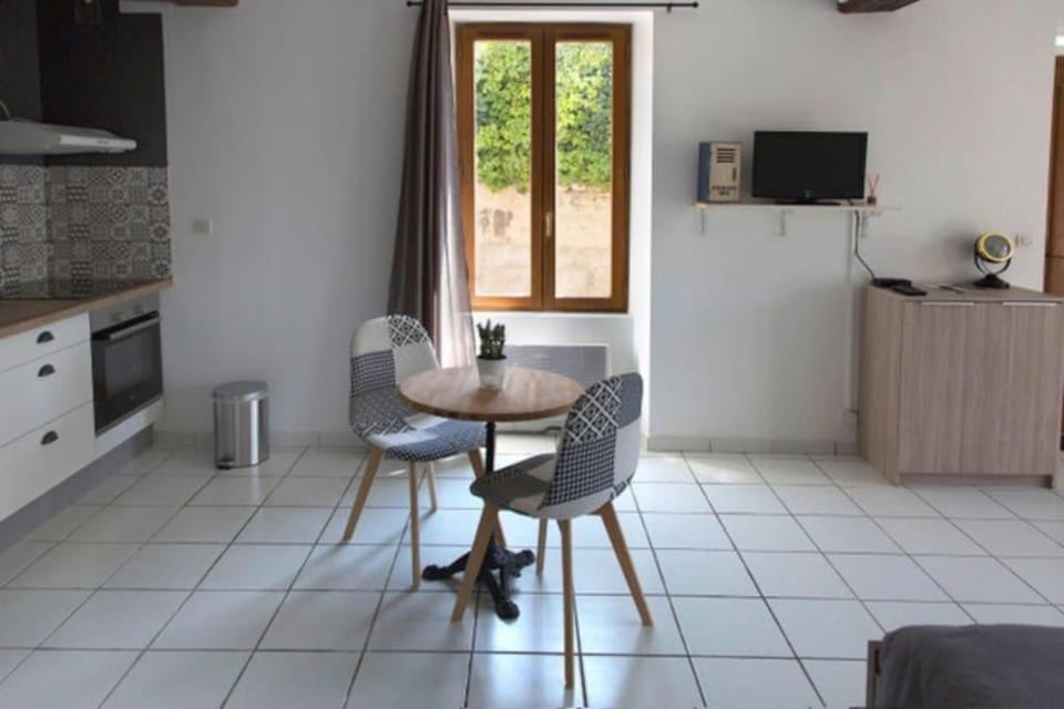 Le Studio du 14 parking gratuit et arrivée autonome Apartment in Bourgogne-Franche-Comté