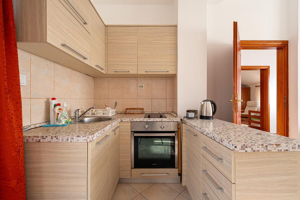 Coffee/tea facilities, Kitchen or kitchenette, kitchen