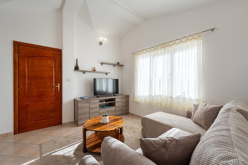 Communal lounge/ TV room, TV and multimedia, Living room, Seating area