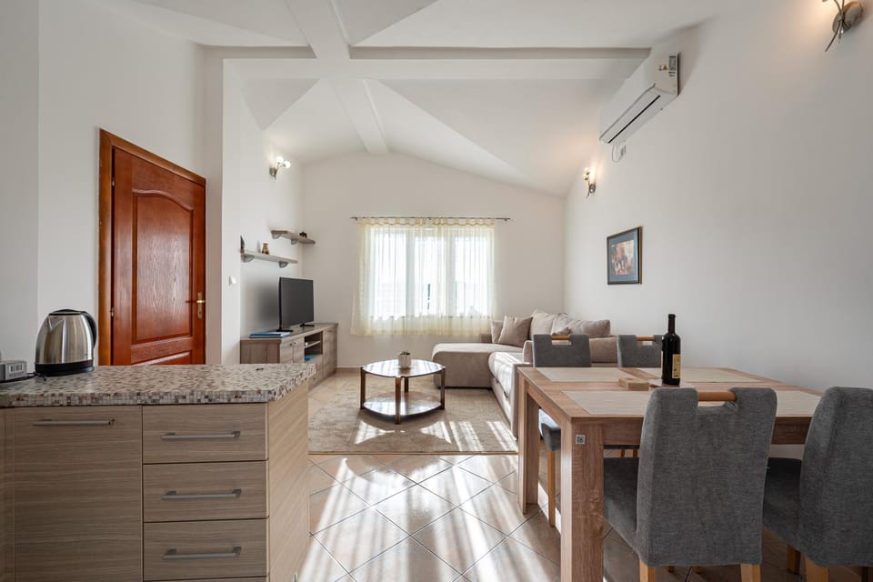 Kitchen or kitchenette, Living room, Dining area