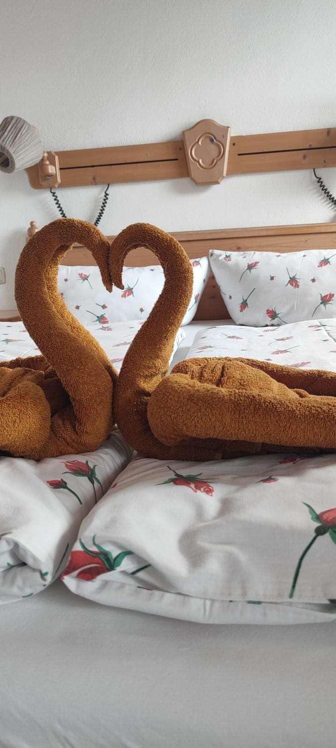 Bed, Photo of the whole room, Bedroom, towels