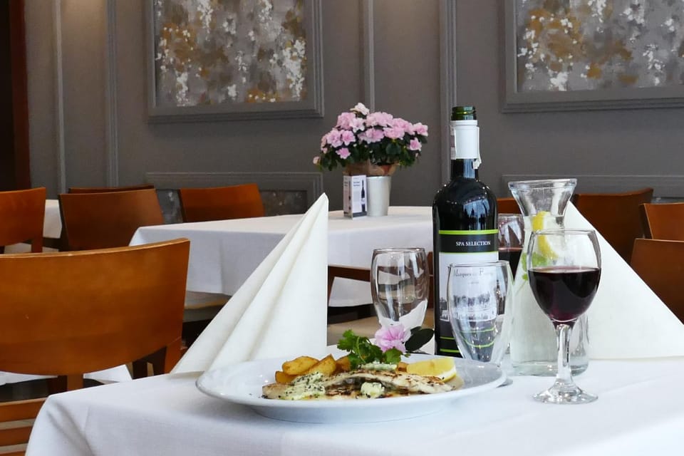 Restaurant/places to eat, Food and drinks, Food, Lunch, Dinner, Drinks, Alcoholic drinks