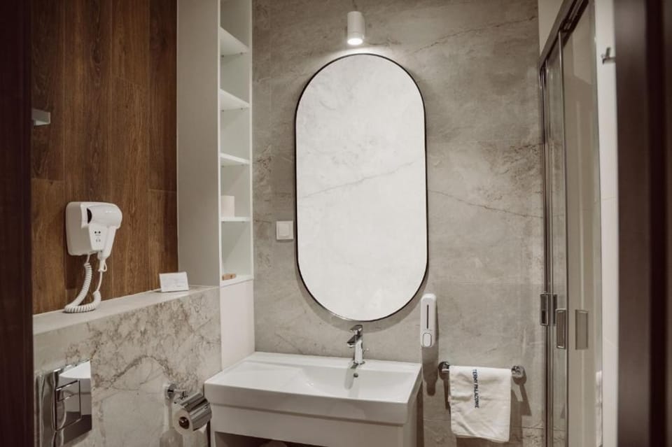 Toilet, Bathroom, towels