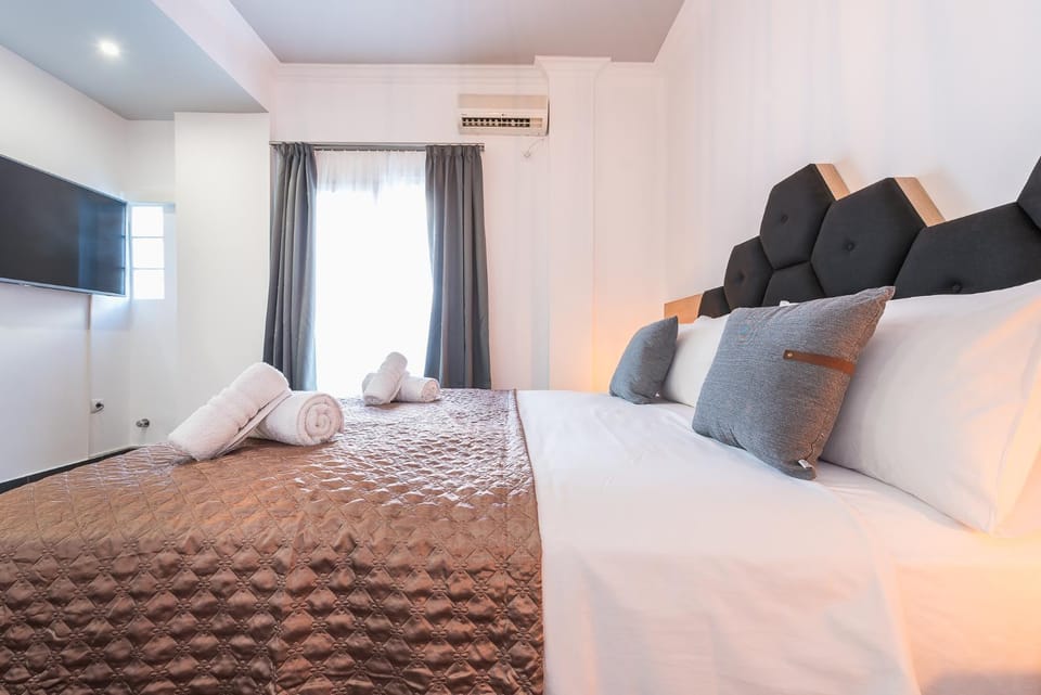 Bed, TV and multimedia, Bedroom, air conditioner