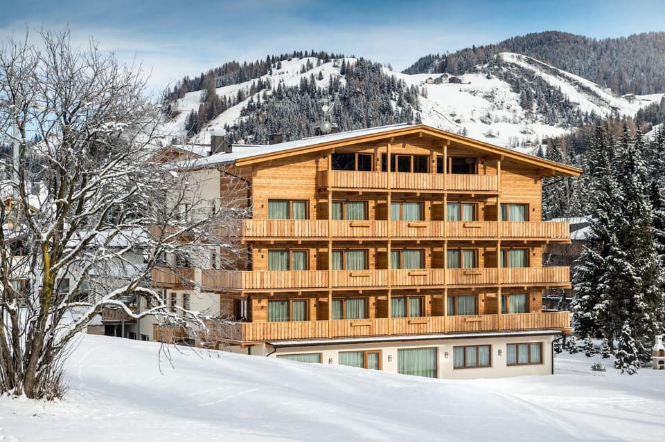 Facade/entrance, Balcony/Terrace, Garden view, Landmark view, Mountain view