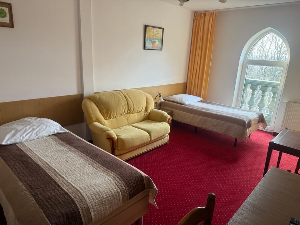 Bed, Photo of the whole room, Seating area