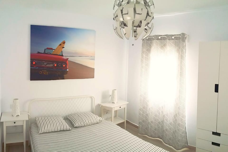 Bed, Bedroom, Quiet street view