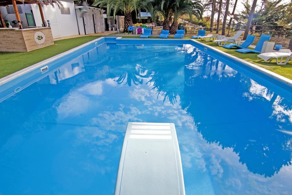 Day, Swimming pool