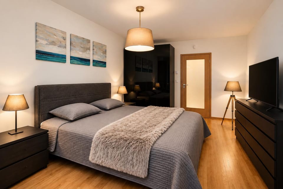 Bed, TV and multimedia, Photo of the whole room, Bedroom, pet friendly, towels, wardrobe