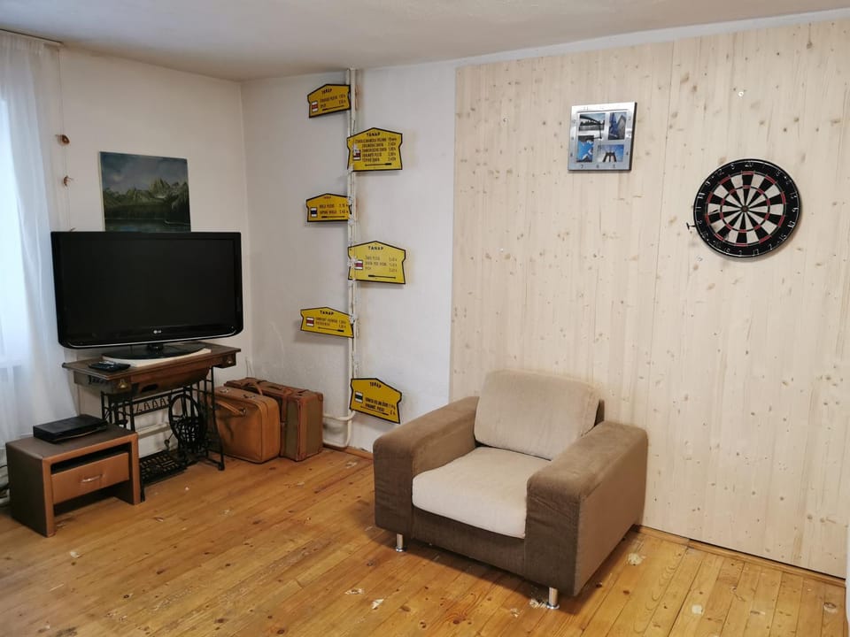 Communal lounge/ TV room