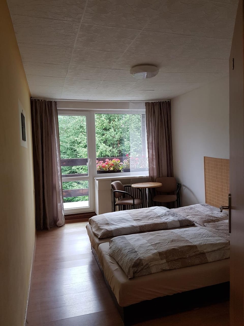 Photo of the whole room, Decorative detail