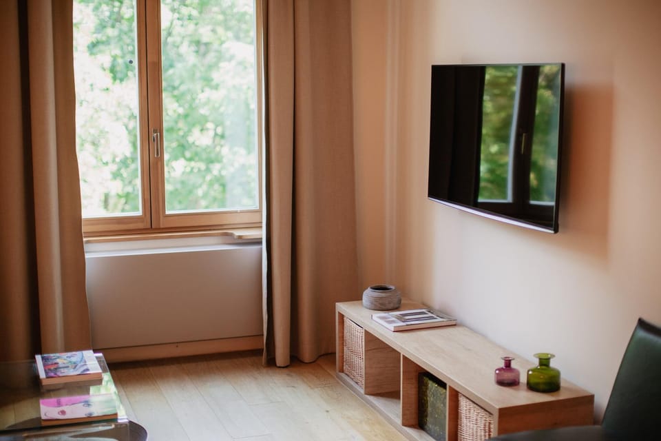 TV and multimedia, Living room, Seating area