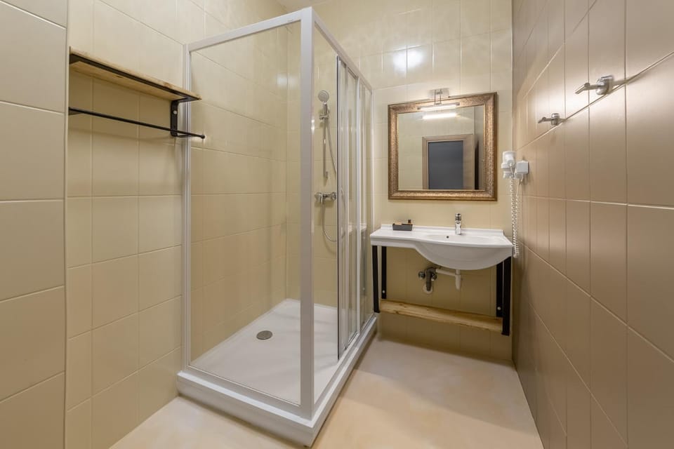 Shower, Bathroom, towels