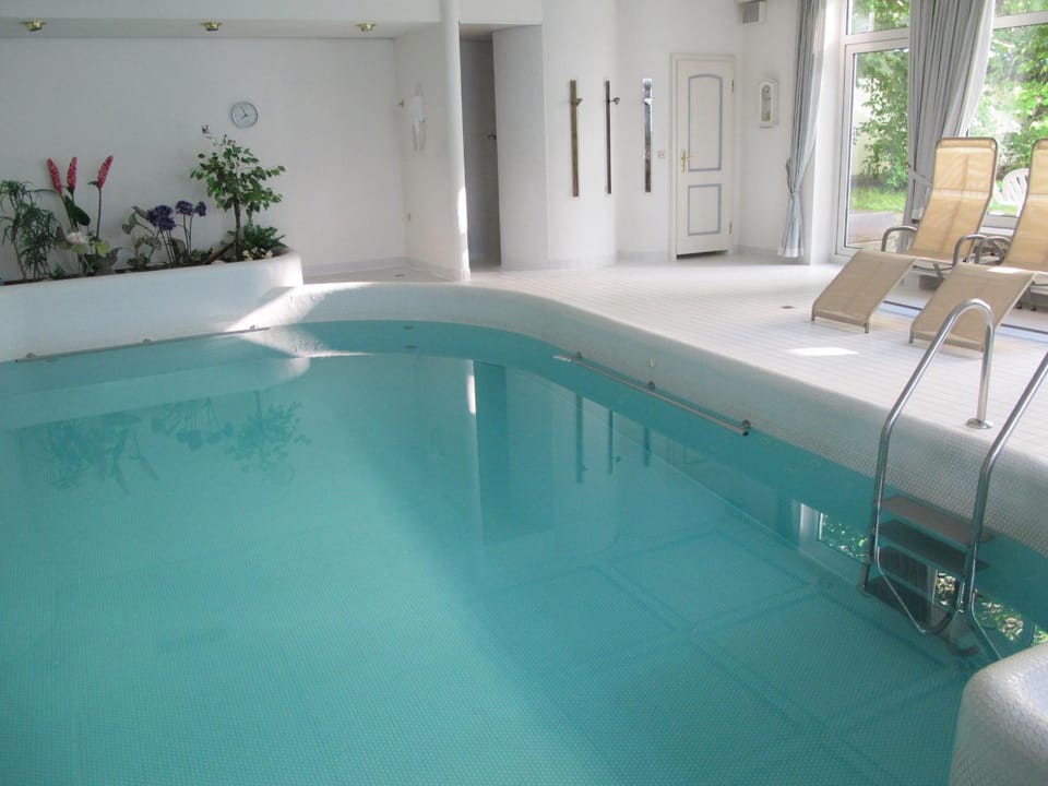 Swimming pool, Swimming pool